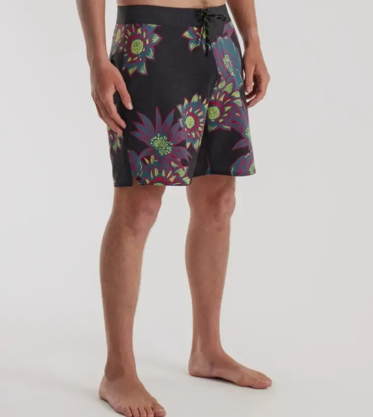 Roark Passage Boardshorts 17" AuroraFloraBlack Hot